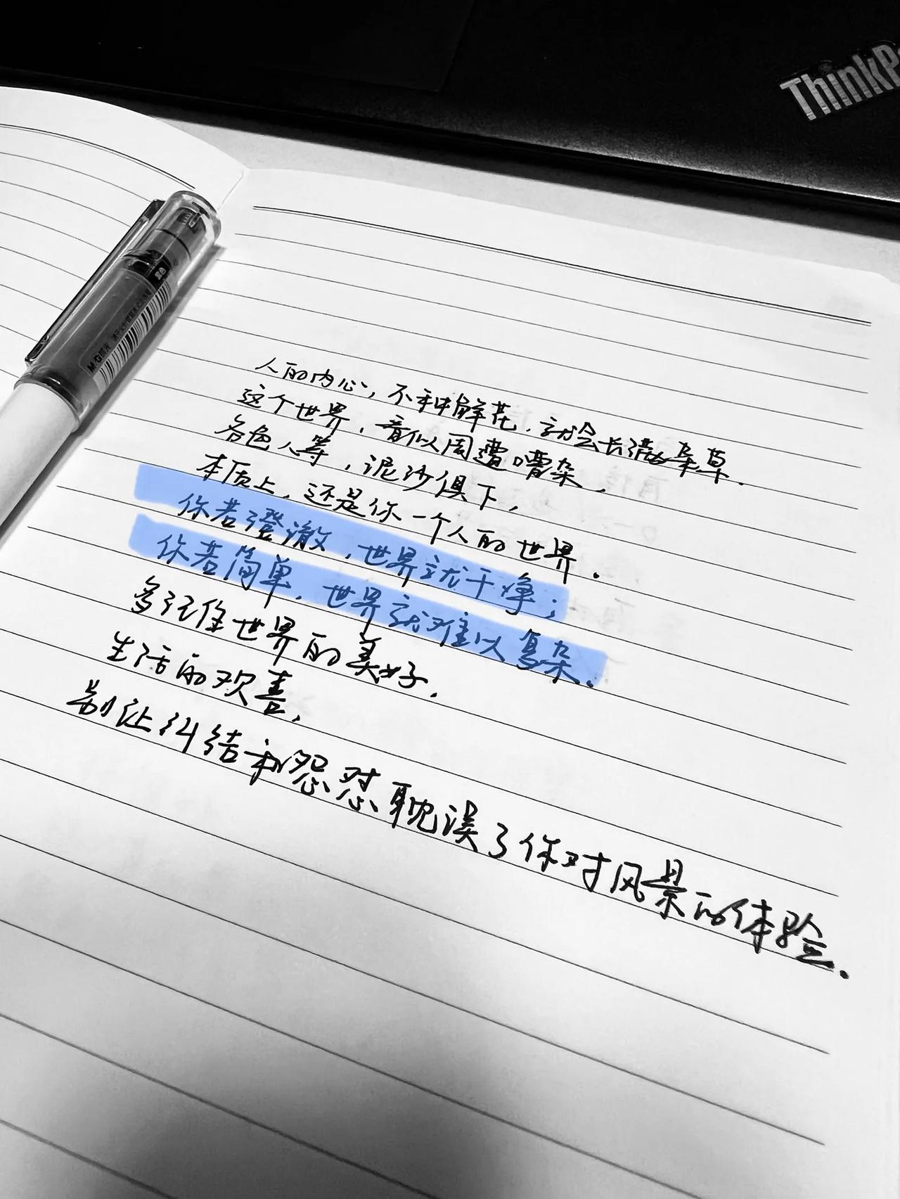 在那座尘土飞扬的工业区内，矗立着一家规模不小的制造厂。这里的人们每天都在重复着机