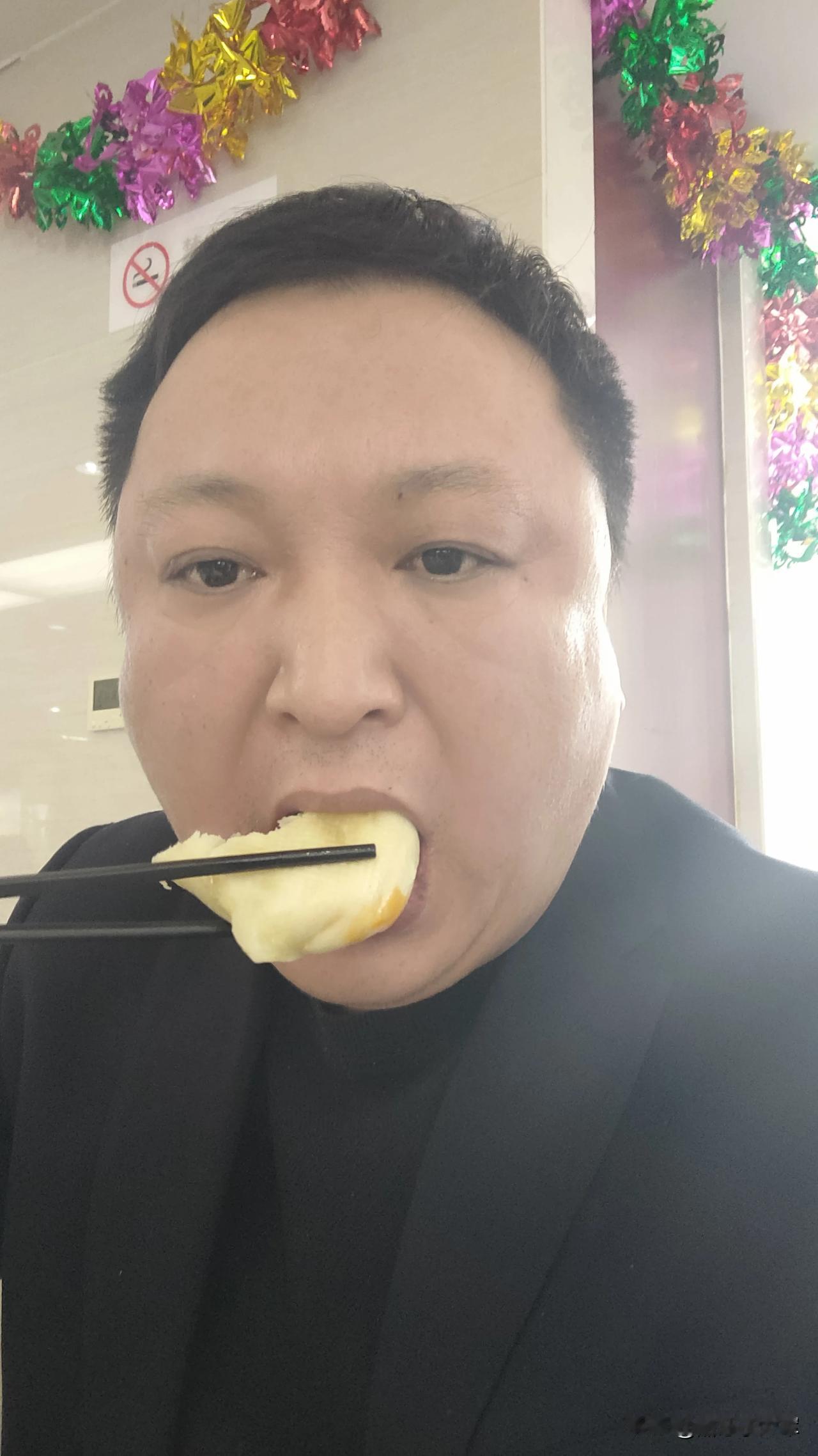 国企食堂今天吃包子，大萝卜粉条馅，猪肉酸菜馅