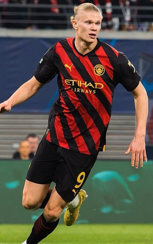 周六 英超看法007 曼联vs曼城尽管曼市德比双方战意拉满，但两队的发展轨迹与现