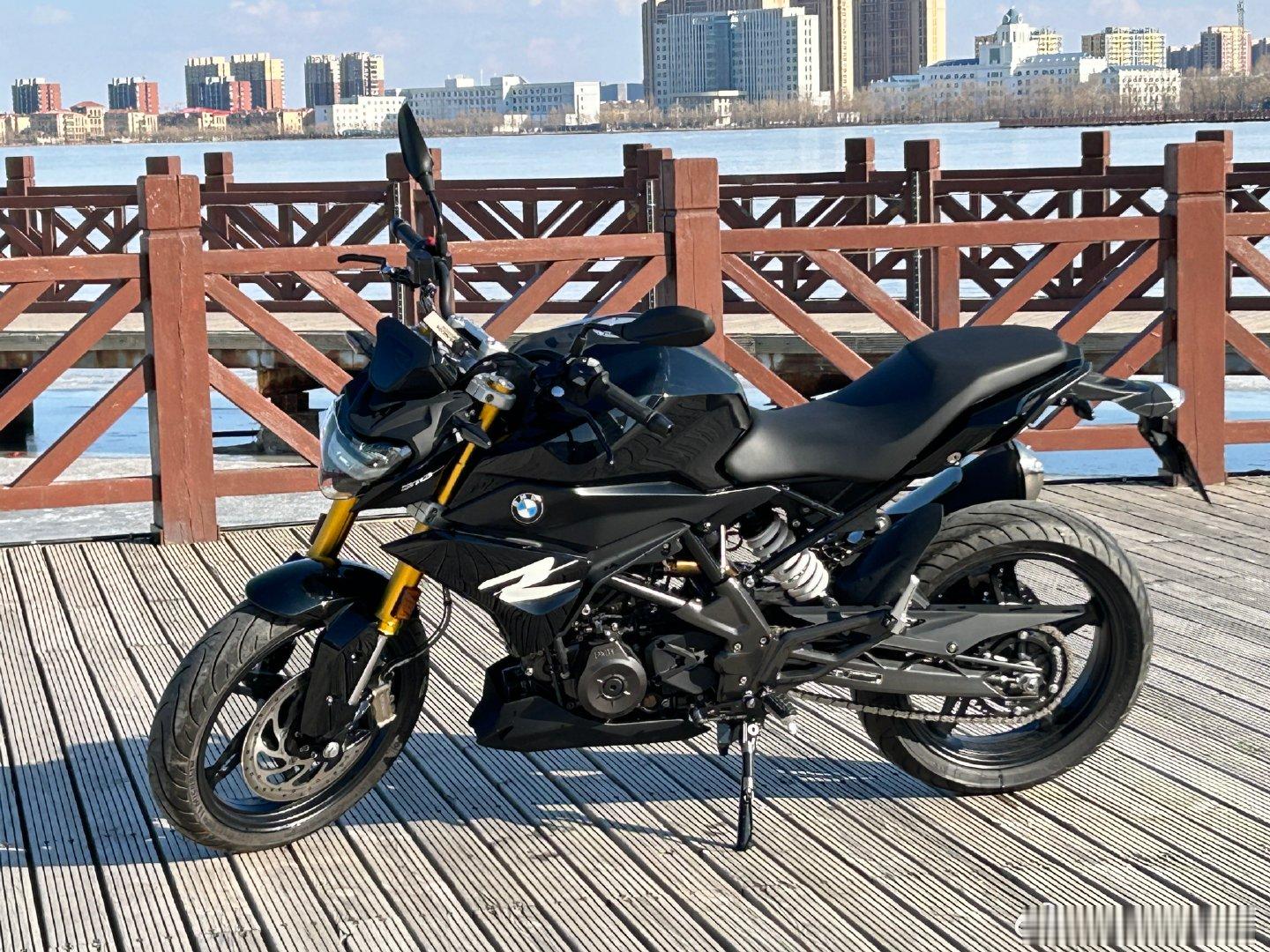 卖我自己的宝马G310R。全新未上牌，里程16km。2023年生产，不是超期库存
