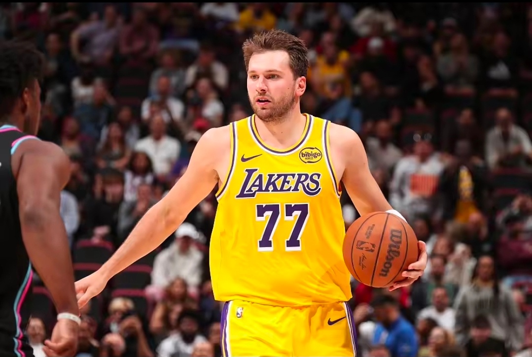 湖人vs活塞60场！东契奇赛季2000+500助攻，历史第二快纪录NBA常规赛继