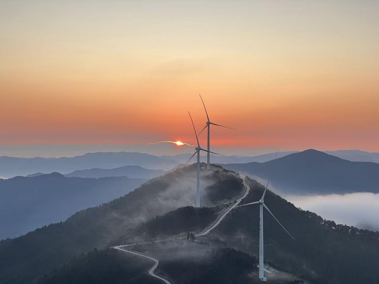 今天全网都在查高考分数接下来还有填报志愿等忙完所有事宜，考生们可以来云和白鹤尖走