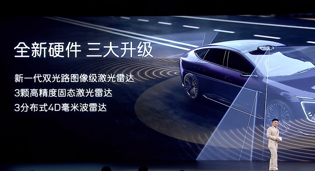 新阿维塔12配备满血华为乾崑，超越老司机。阿维塔和华为乾崑是老朋友了，智驾能力完