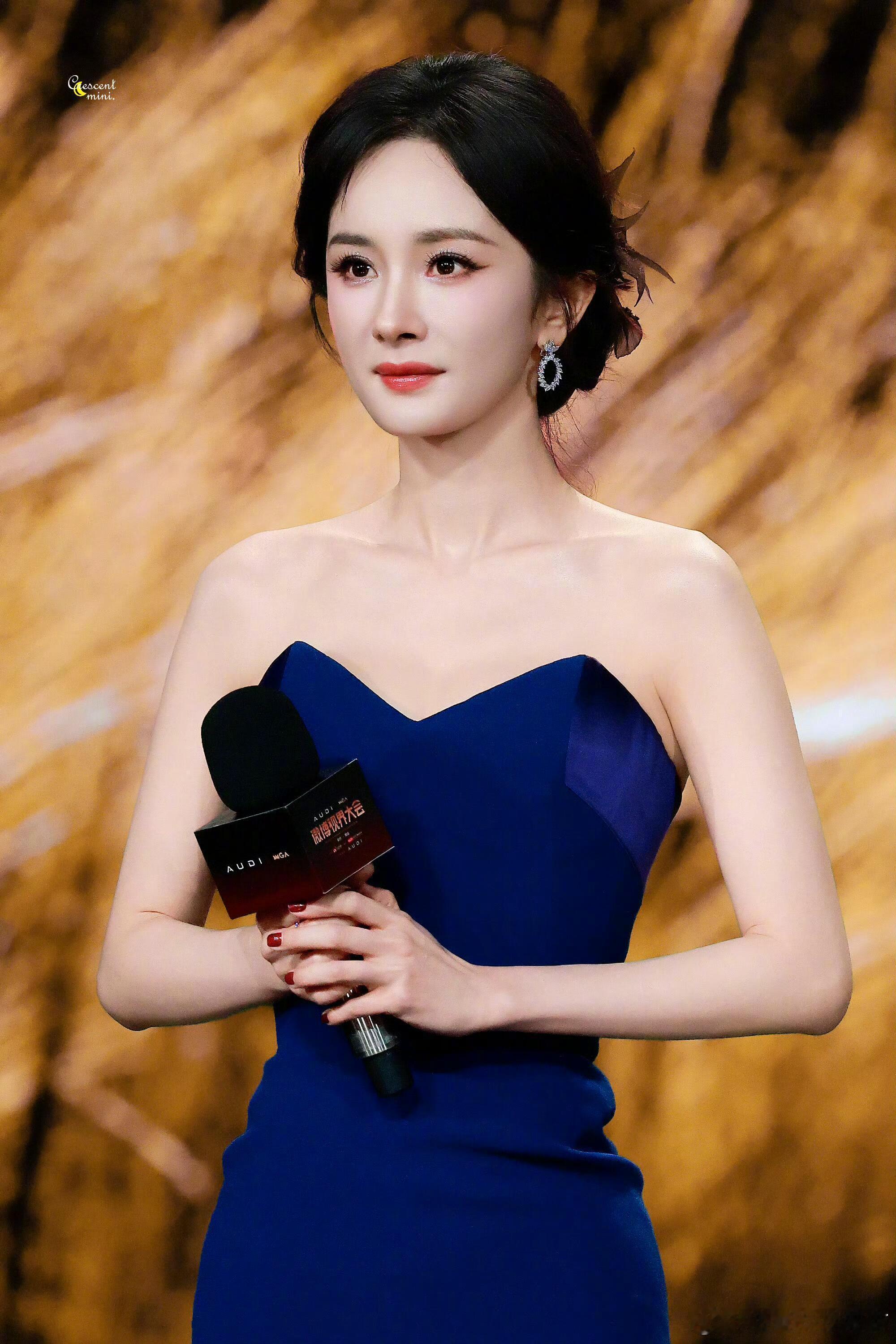 杨幂这套太美了吧，感觉贵气都要溢出屏幕了[爱慕] ​​​