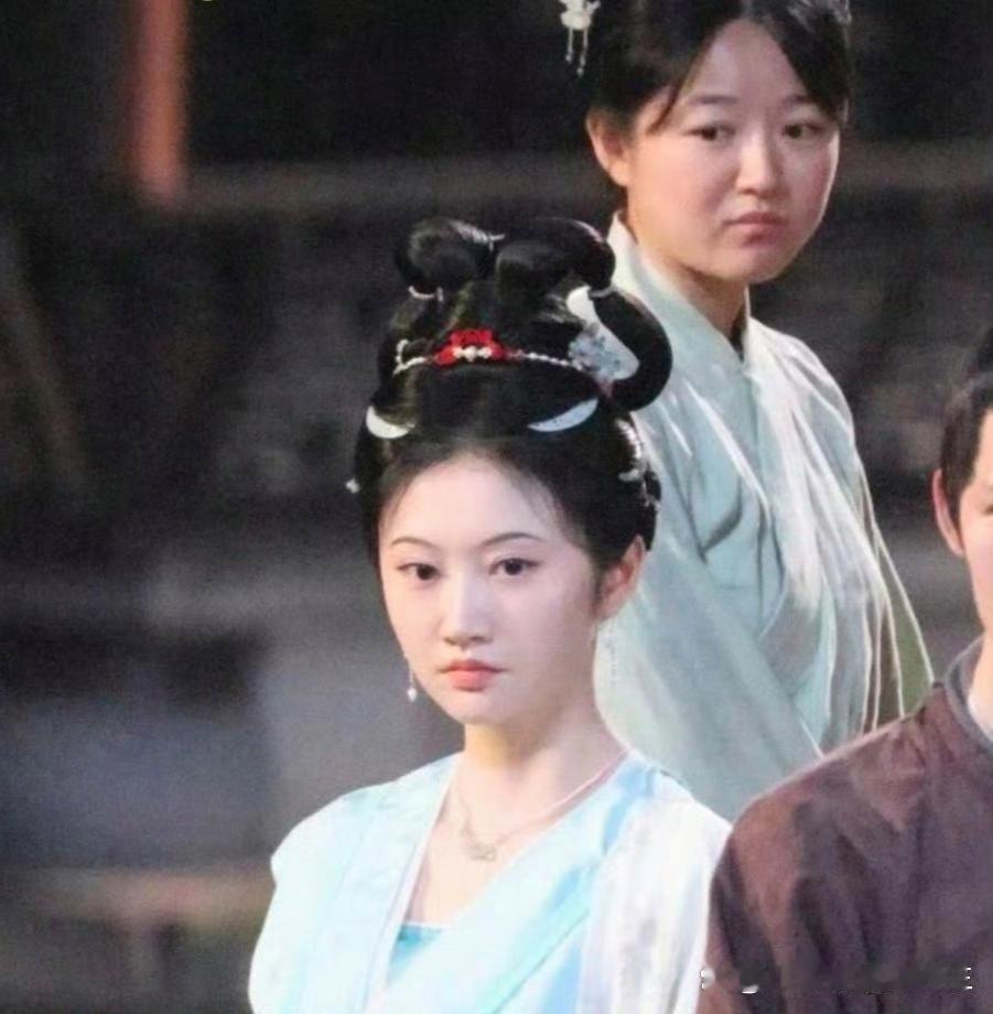 女群演看女主的这个眼神……给我心都看碎了 ? ​​​