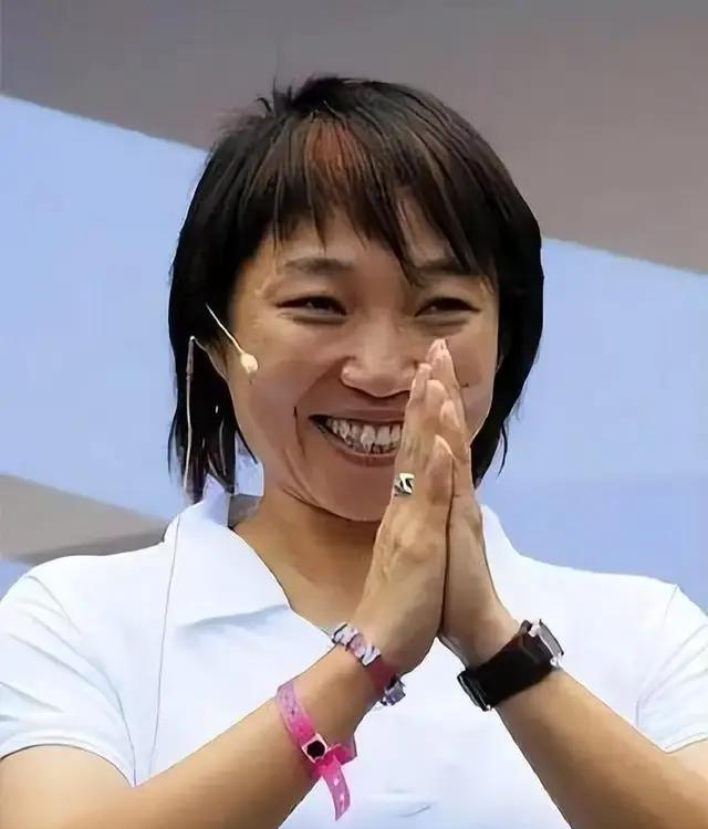 一个几乎不看球的男人，娶走了中国女足史上最伟大的前锋，2009年孙雯在上海低调领