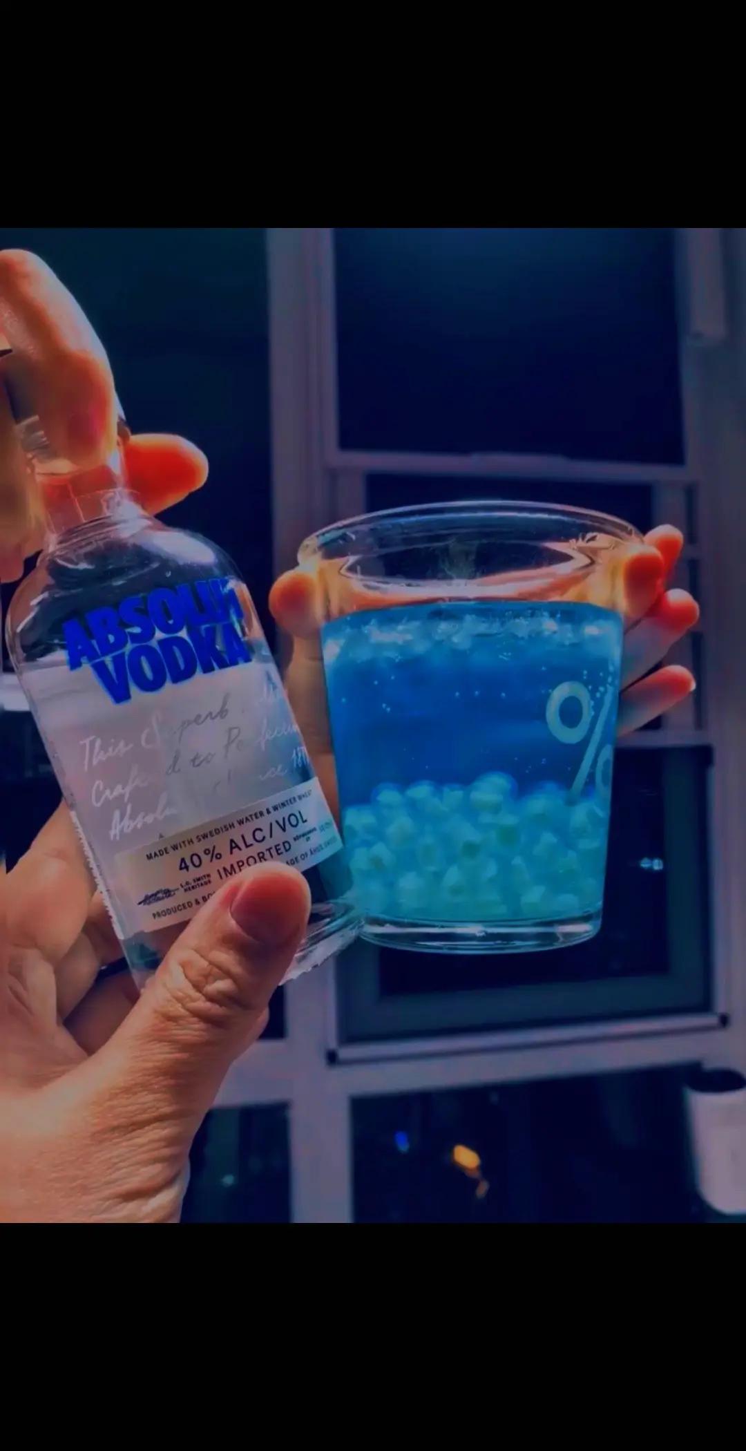 这么冷的天气这么冷的风应该用酒来治愈。我用镜头看世界 酒后行为艺术家 音乐