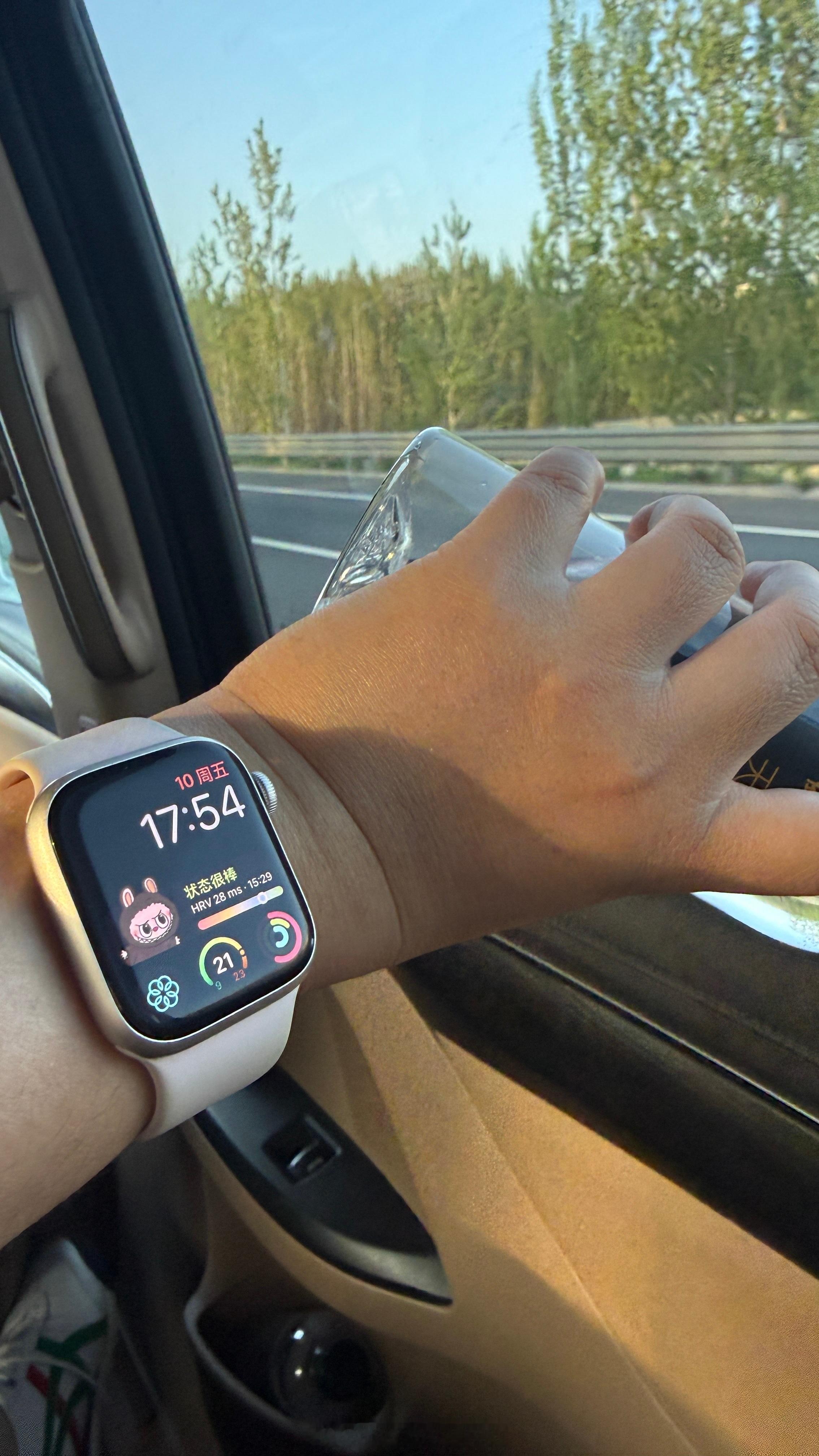 昨天晚上11点才到家，每次出门返程的时候，我发现我的手表都会从注意压力，压力过载