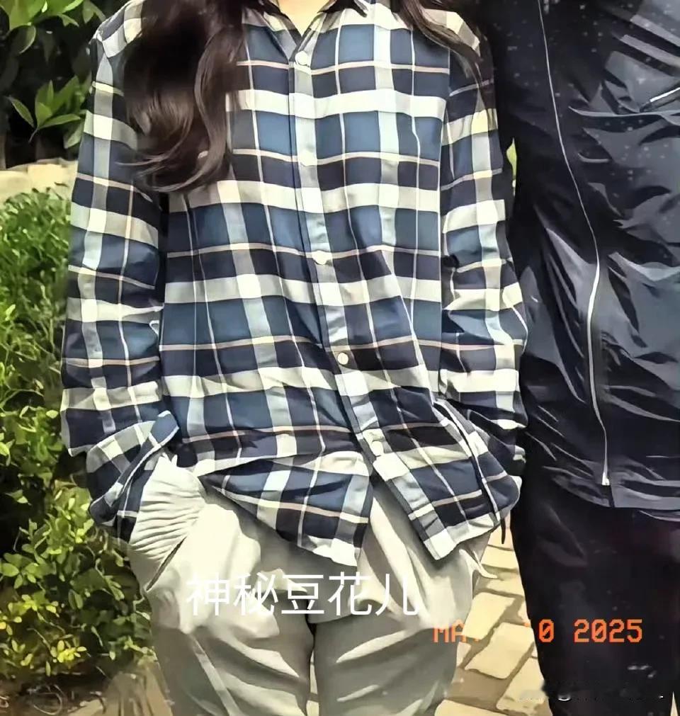 要是遮住脸，完全就是木讷的直男穿搭 ​