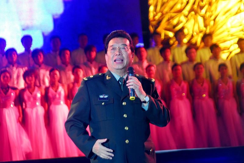 载入中华音乐史册的10位歌唱家
⑨李双江
       李双江的名字，绝对是刻进