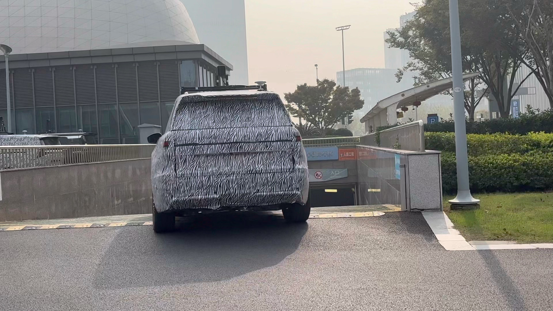 上汽大众 ID.ERA 又是一台「增程动力+三排六座+后轮转向」选手并搭载MMT