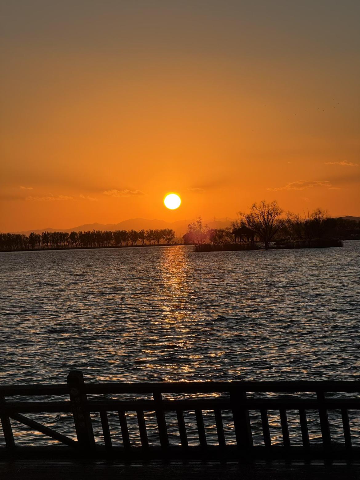 我的今日状态：😁轻松愉快
我这里的天气：☀️晴天