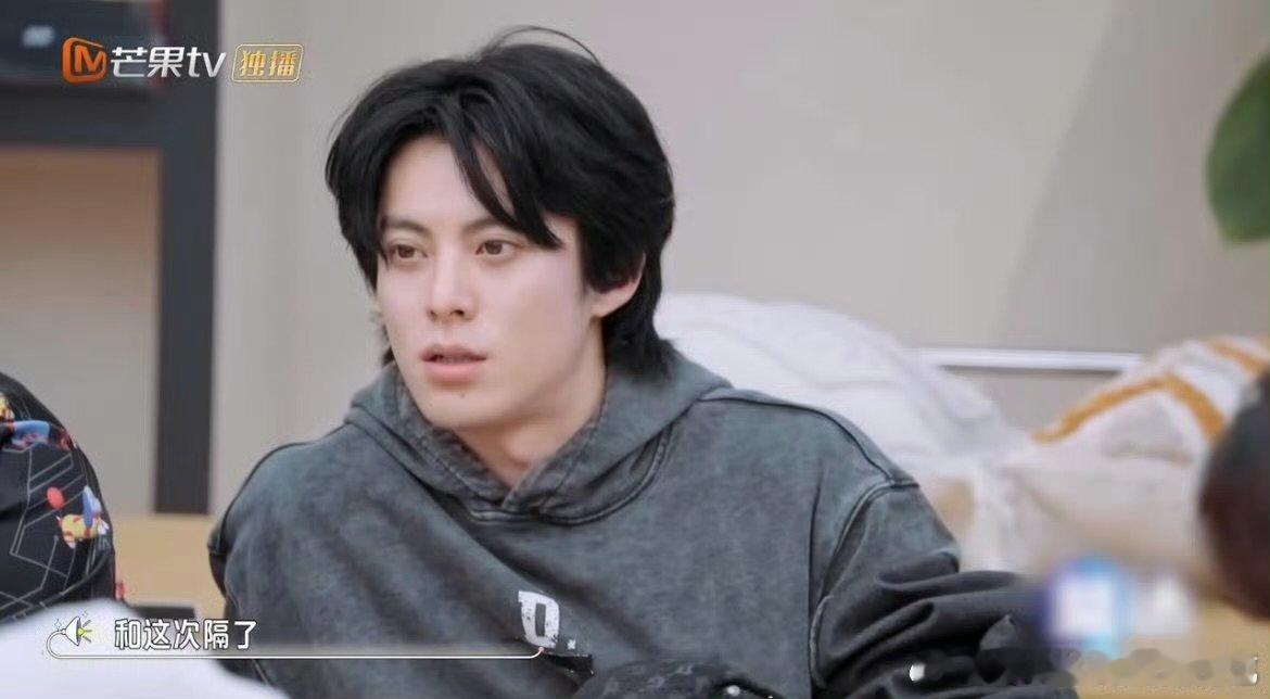 王鹤棣一直都把好6当家我们的宿舍王鹤棣终于回好六团了！何炅“近乡情怯”的感慨，瞬