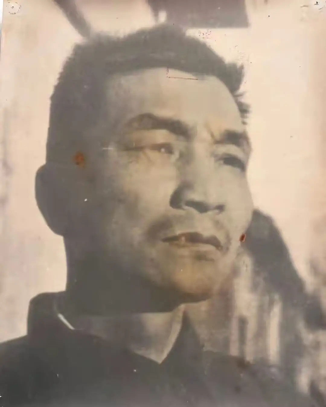 1948年，国军将领黄炎被俘的镜头，他满脸茫然，眼神空洞无措 