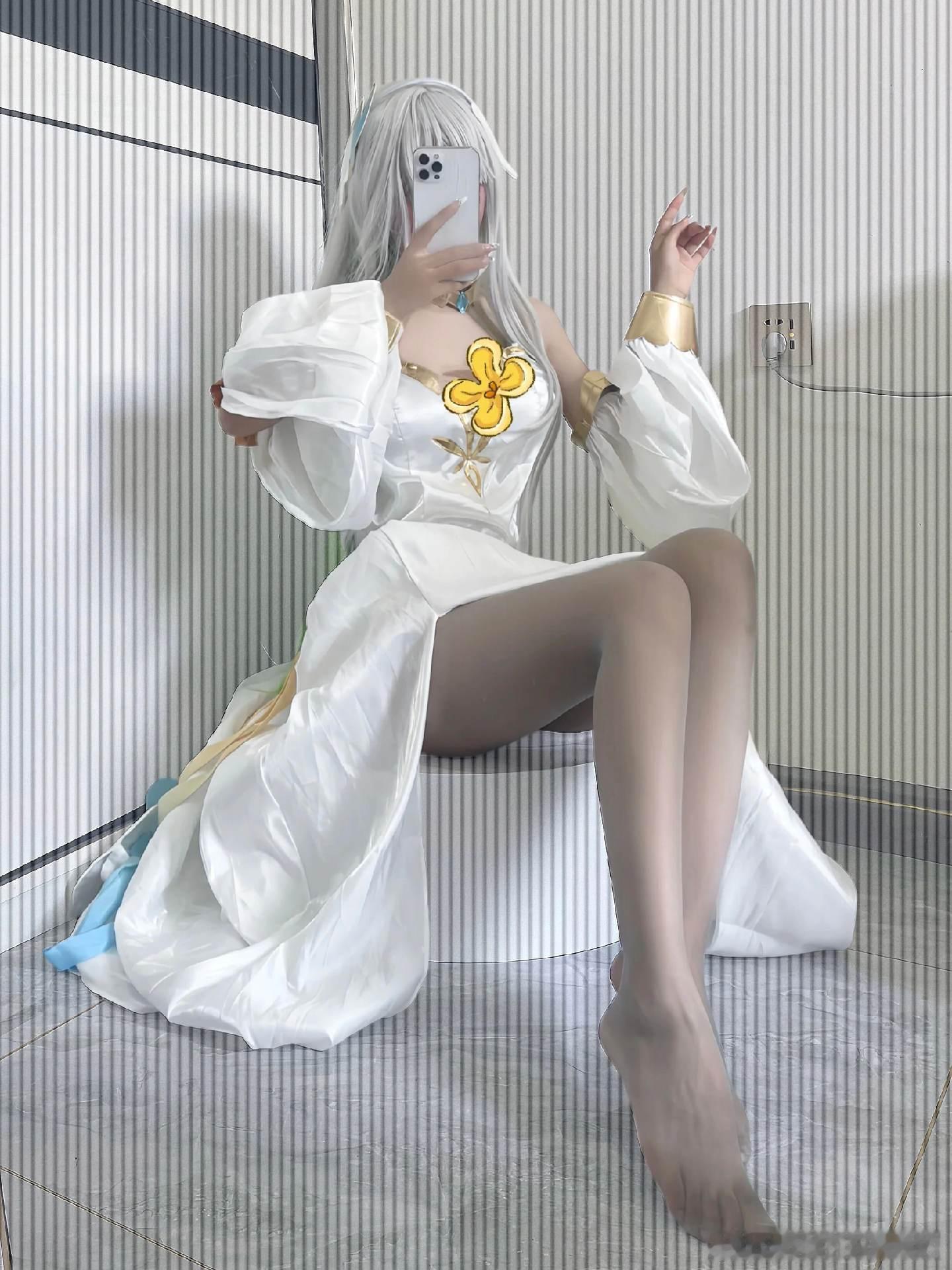 这是灰丝吧，好可爱~ ​​​