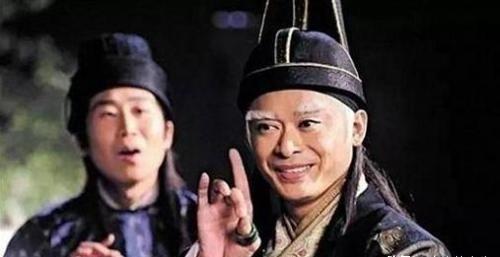 722年，40万岭南人作乱，满朝文武竟无一人应战。唐玄宗气得破口大骂。这时，一太