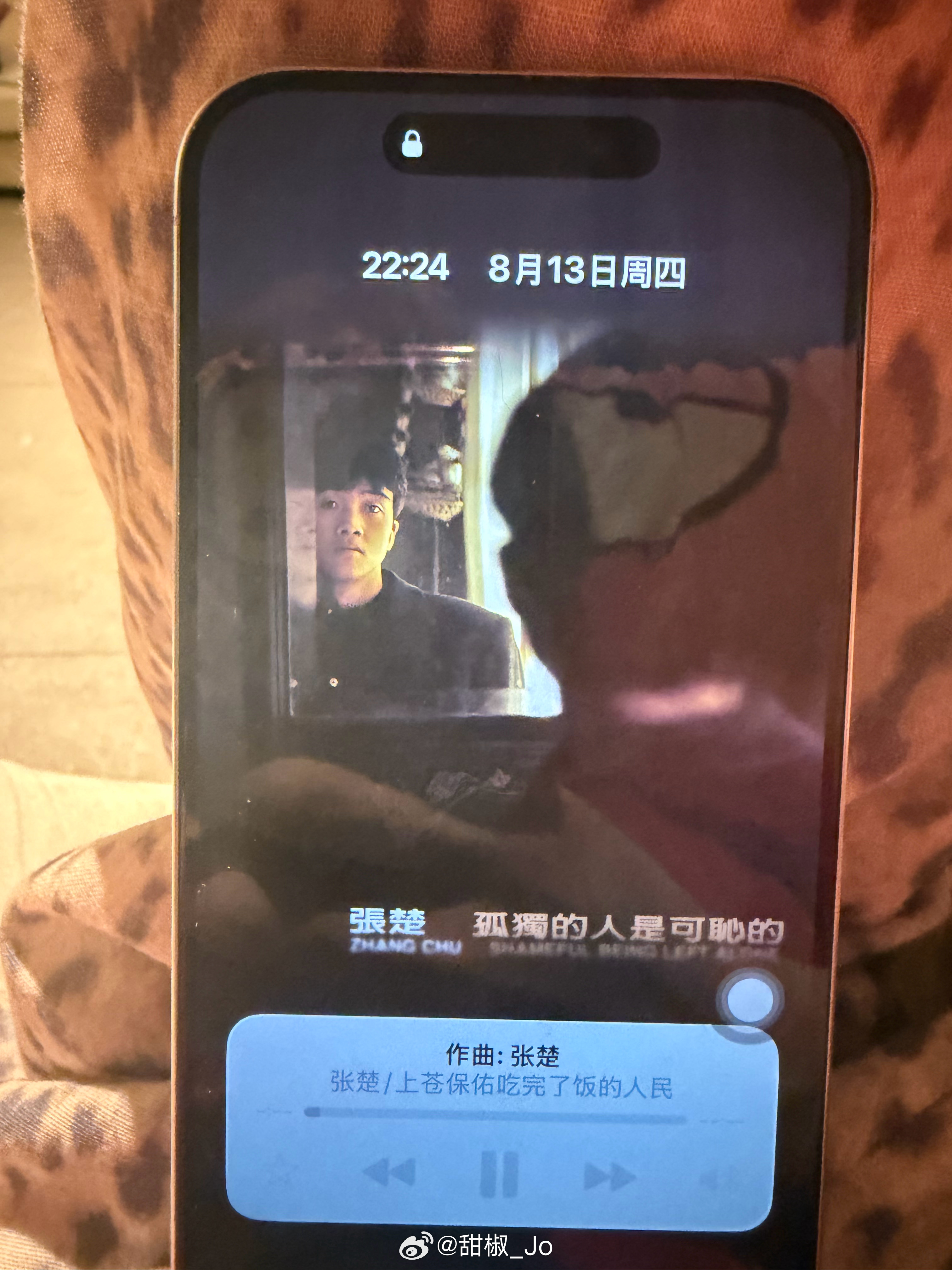 明天大场人最多的时候我能不能开始演唱我爱曲的高潮部分逼你们听完才开始发券 