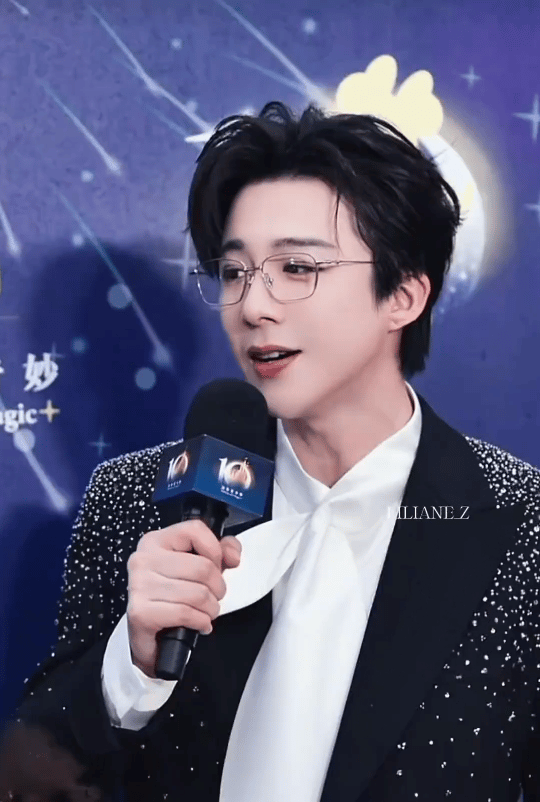 摩登兄弟刘宇宁迪士尼王子回家刘宇宁是唯一献唱上海迪士尼五周年➕十周年主题曲的歌手