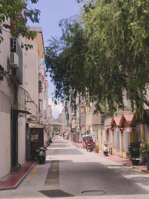 这人，我当着他的面骂过，骂完就再也没说过话。

前些年一同事，喝酒时跟我吹了个牛