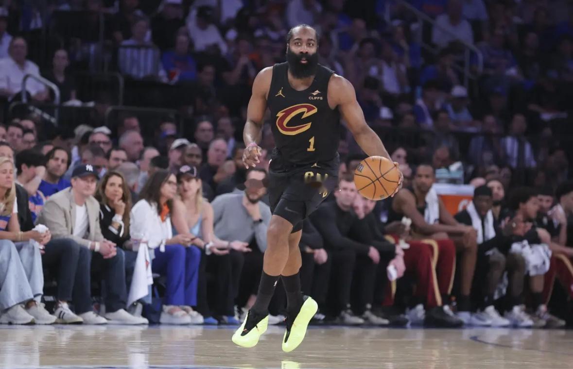 哈登NBA 近日，著名经纪人里奇·保罗￼个人播客节目《Game Over》的主持