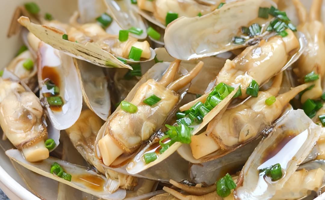 蛏子肥嫩，葱油提香，简单的烹饪，锁住鲜美滋味[馋嘴] ​​​