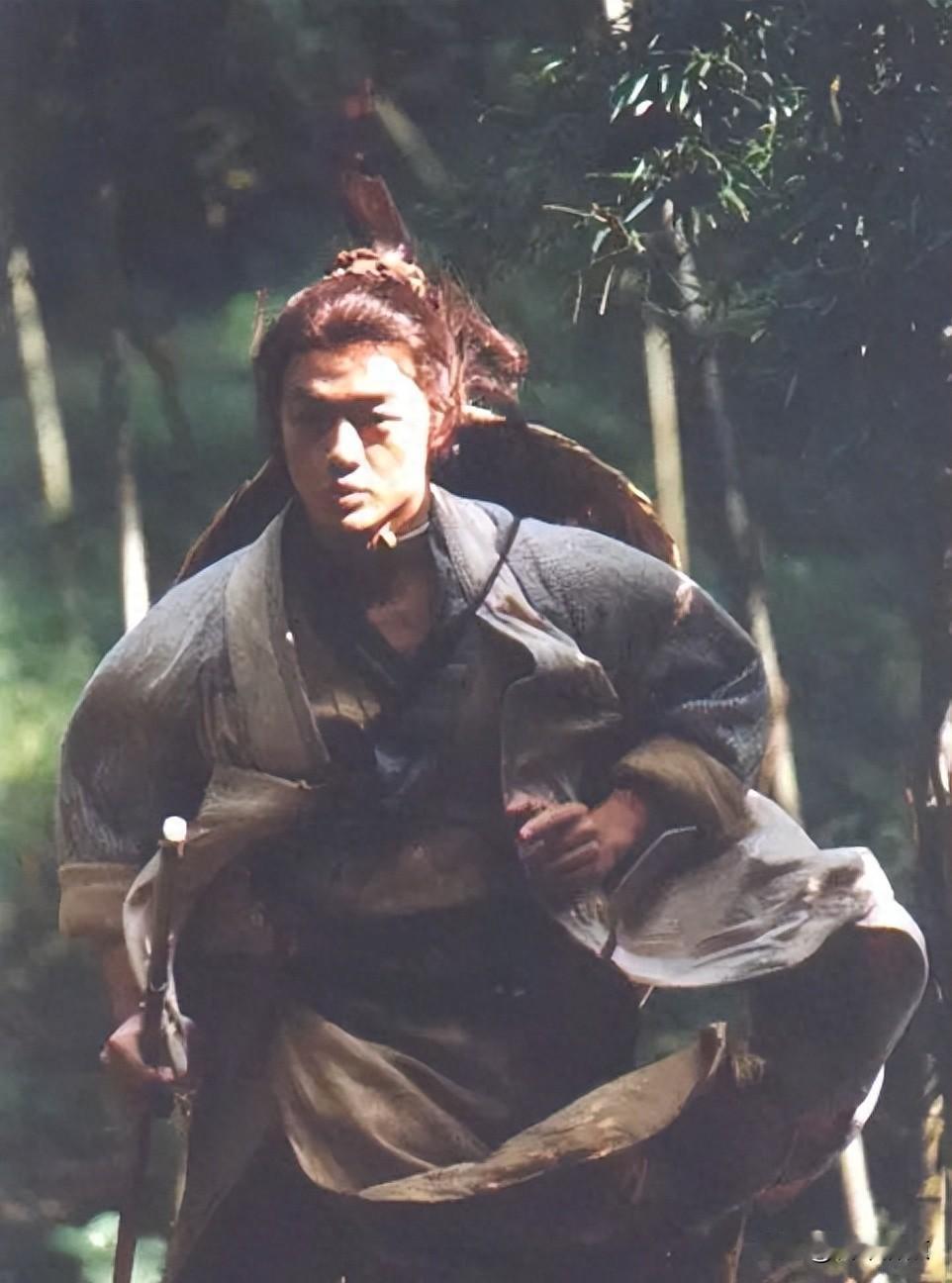 高光时刻无人懂，他却连夜打电话辞职，然后呢？
2001年《笑傲江湖》火遍全国，李