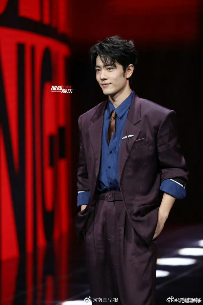 肖战害羞笑 真的太帅了！YSL 撞衫 肖战 YSL，肖战、汪苏泷、陈哲远、魏大勋