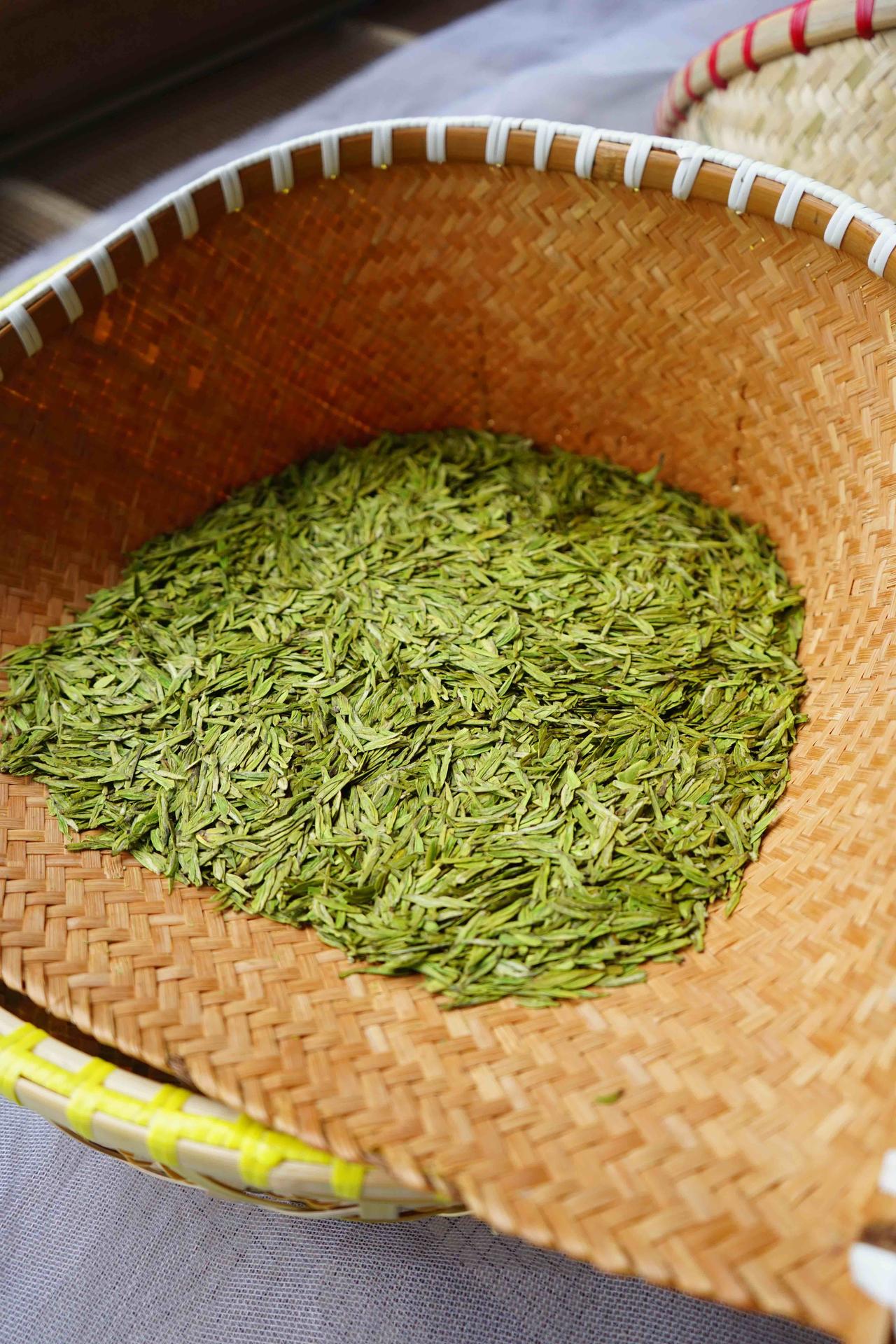 我的半手“小白龙”看起来怎么样[呲牙]
昨天（4月2日）的叶子，昨晚杀青，
今天