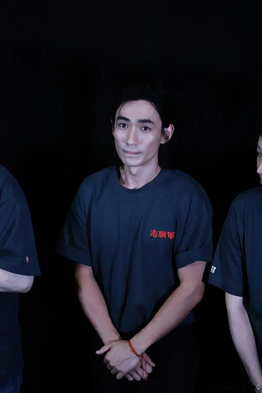 朱一龙的脸怎么凹陷成这样了。。 ​​​