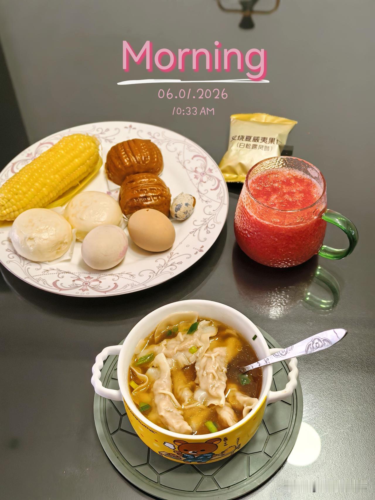 早餐打卡～
一锅蒸
玉米
鸡蛋
核桃包
豆沙包
顺德鱼皮角
三华李番茄汁
