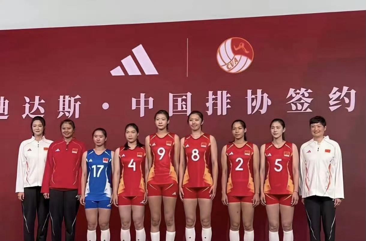 希望中国女排成绩也能像球衣那样焕然一新！中国女排新球衣新气象，希望在世界女排联赛