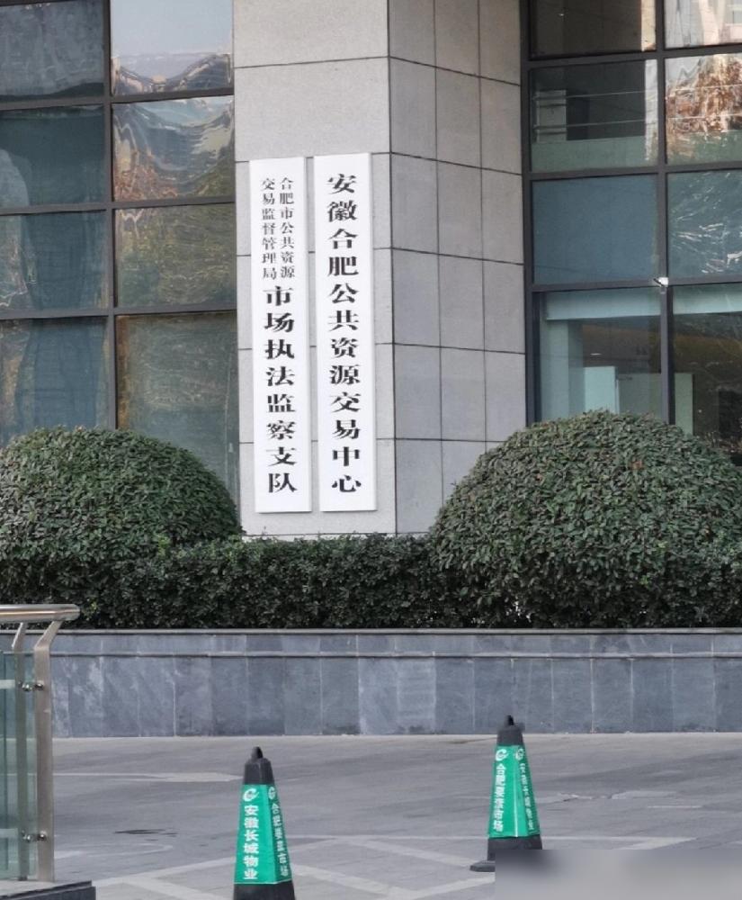 今天去评标，遇到一个奇葩的单位。招标文件评审办法初审中有一条：必须响应招标文件中