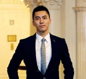 “拦住他，别放他走！”美国坚决不让他回国，试图用强硬的手段阻止，甚至扬言放狠话：