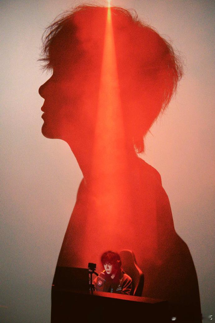 曾舜晞交换人生杀青照 咱就是说曾舜晞《交换人生》杀青照，真的是太有看点了吧，其实