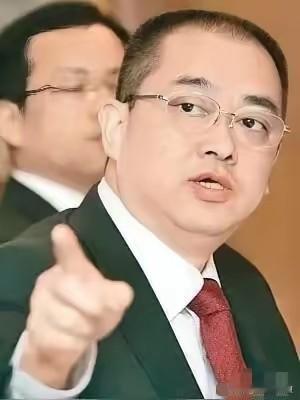 许家印进去了，可恒大真正没输的人，或许是夏海钧。

这位恒大二号人物，如今人在美