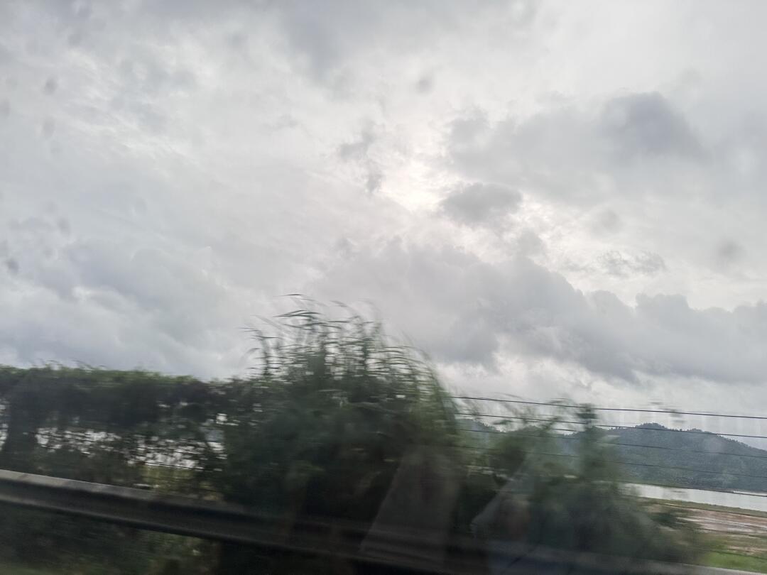 有没有感觉到，接触的人越多越发现，真正的高情商并不是八面玲珑、能说会道...