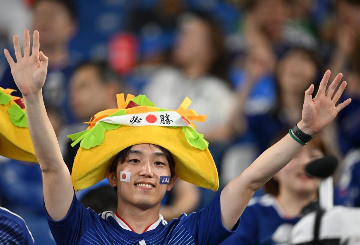 日本队世界杯直接踢疯了！4 比 0 血洗突尼斯，一战创下亚洲球队世界杯史上最大比