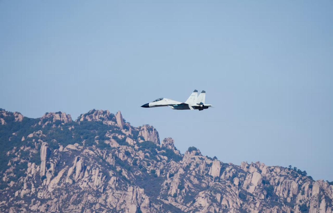 奋飞向战！海军航空兵歼11B大片来袭