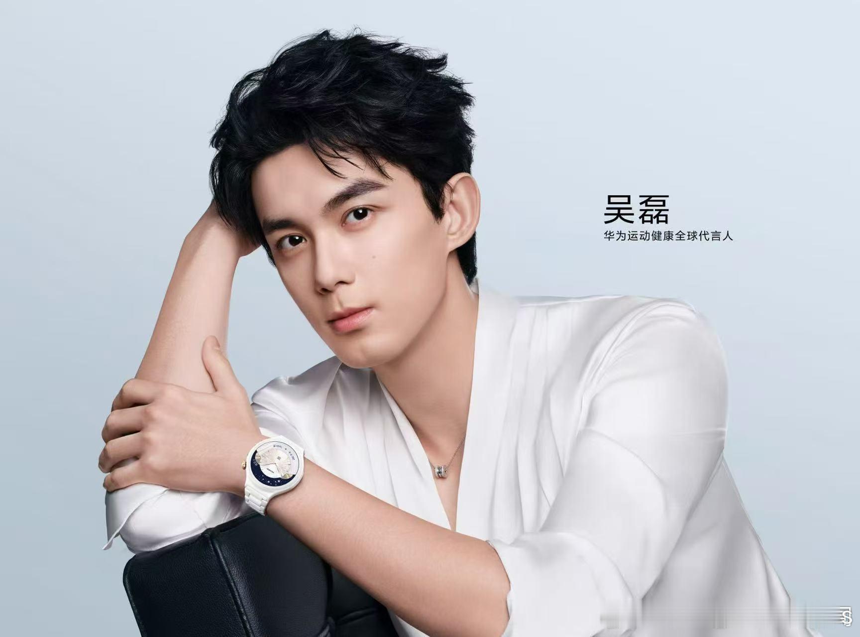 华为WATCH6表冠镶嵌18K真金高智小白瓷腕间设备开始讲究审美表达📸华为WA