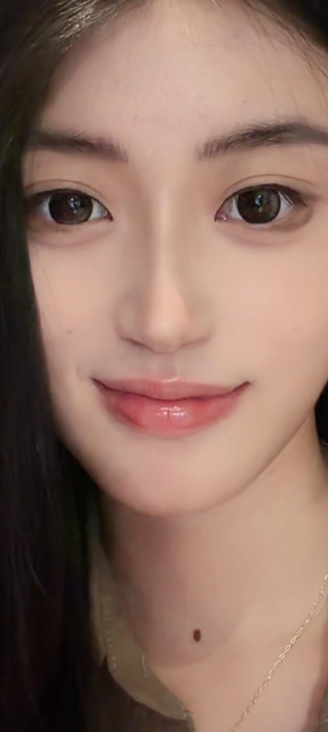 这位小姐姐笑起来好甜啊！