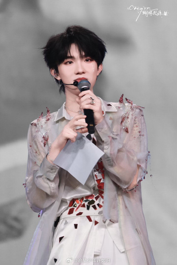 苏新皓跳了TFBOYS的舞蹈 苏新皓生日会这波确实惊喜，直接跳师哥的《青春修炼手