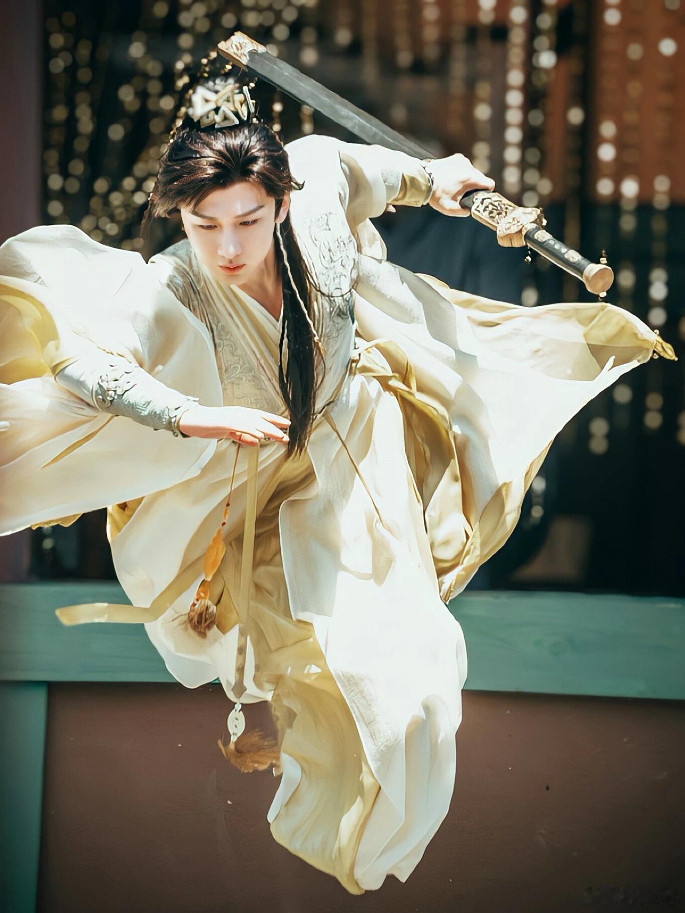 成毅扛完你的扛你的自己的剧扛住热度，系列作品扛住口碑，甚至还能带动相关话题的讨论