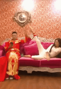 势均力敌，旗鼓相当，有来有回，半斤八两