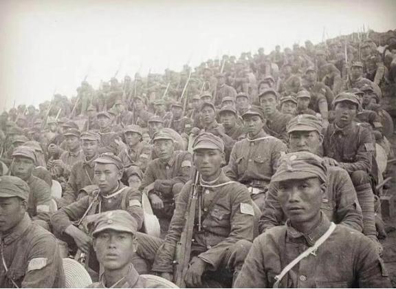 1944年11月，伪军司令莫正民准备率三千多部下起义。这时，日军少佐打来电话：“