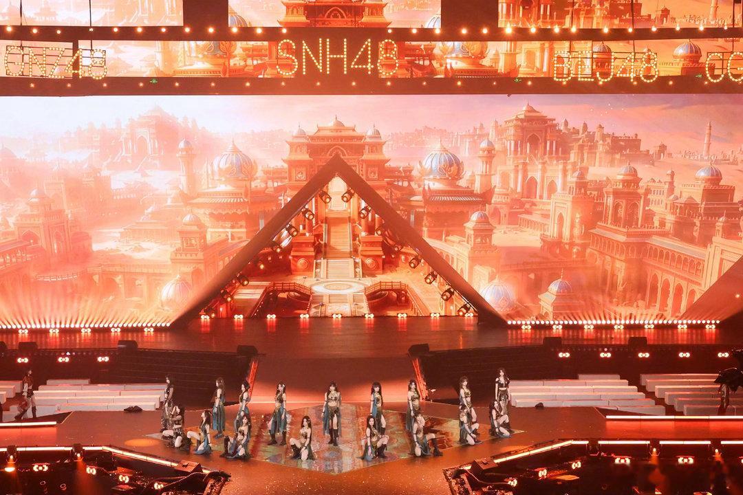SNH48十三年了、SNH48十三年回忆杀公演彩排路透花絮曝光，成员利用休息时间