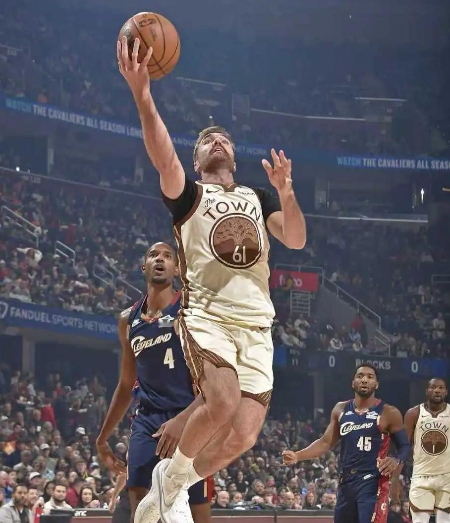 勇士全替补阵容胜骑士，打破本赛季东部客场不胜魔咒

今日北京时间8：30，勇士此