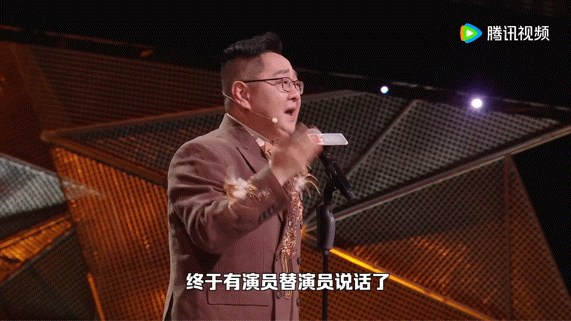 鸟鸟第一位加入笑友团的脱口秀演员 见证鸟鸟的成长蜕变，从登台表演到点评席位，温和