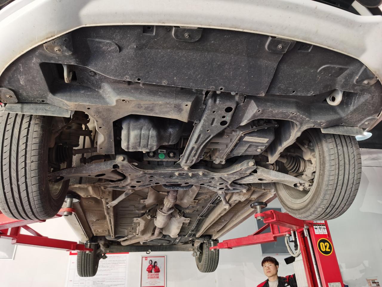 吉利帝豪保养除了首保在4S店后，我基本都是在途虎等店铺做保养，并且以我用车的经验