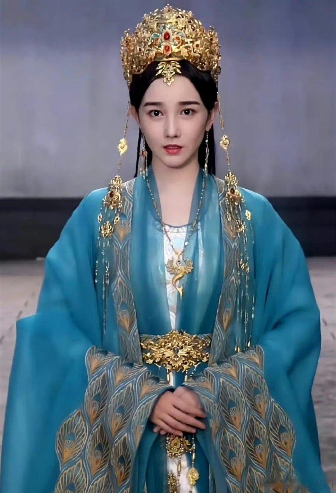 陈小纭这套造型[开摆][开摆][开摆]就是很完美的吧 为啥迪丽热巴造型师不能套公