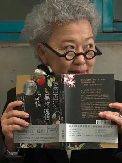 威拉蓬（Veeraporn Nitiprapha）是东南亚最负盛名的小说家之一。